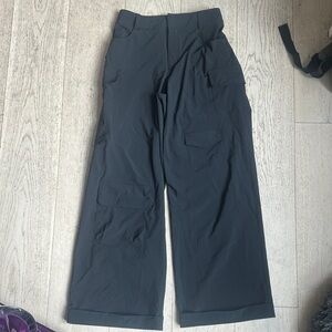 Alo Black Wide-Leg Cargo Pants